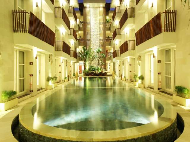 Adhi Jaya Sunset Hotel Pool