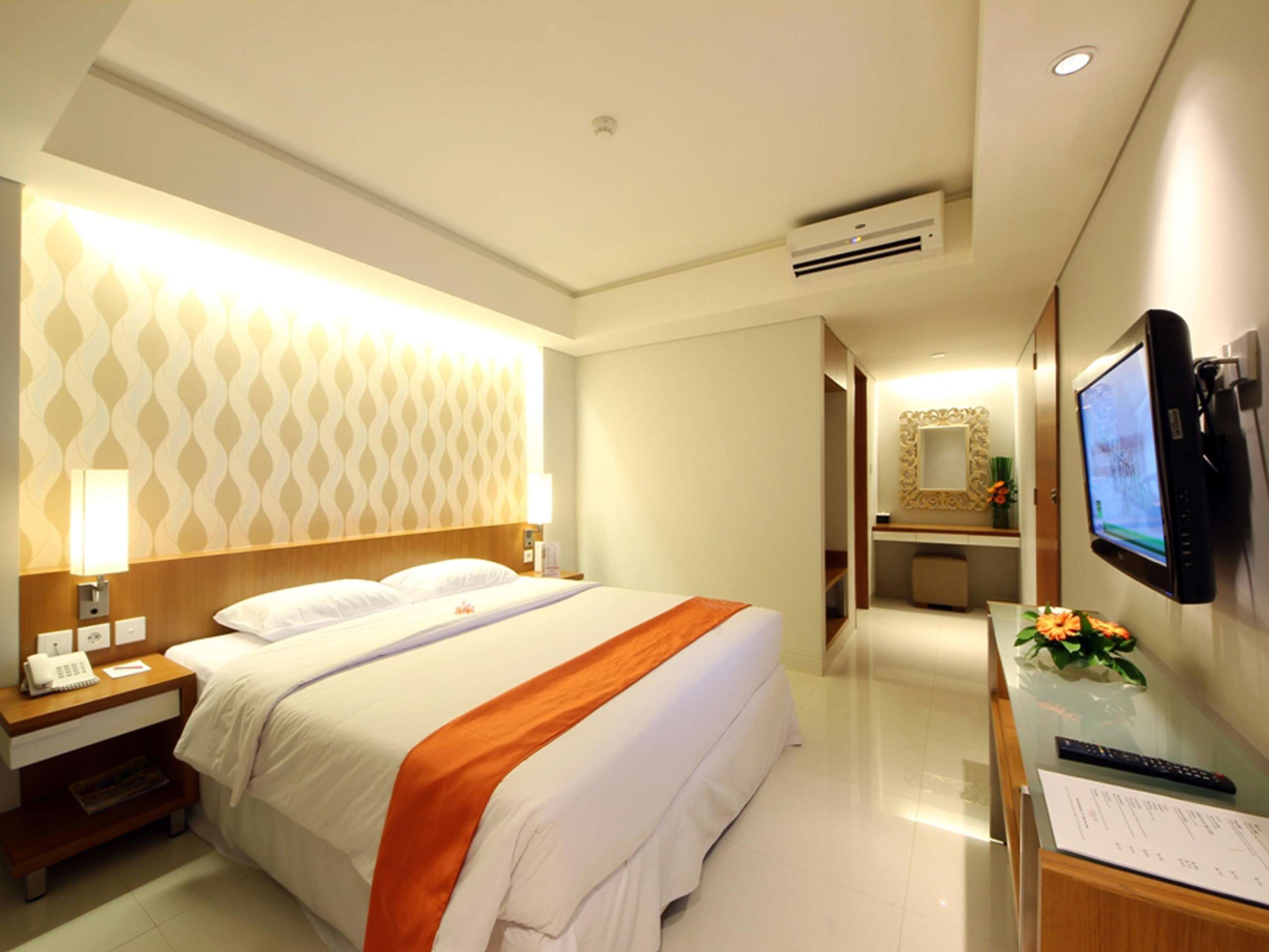 Adhi Jaya Sunset Hotel Room (6)