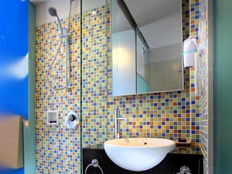 BEST WESTERN KUTA BEACH BATHROOM