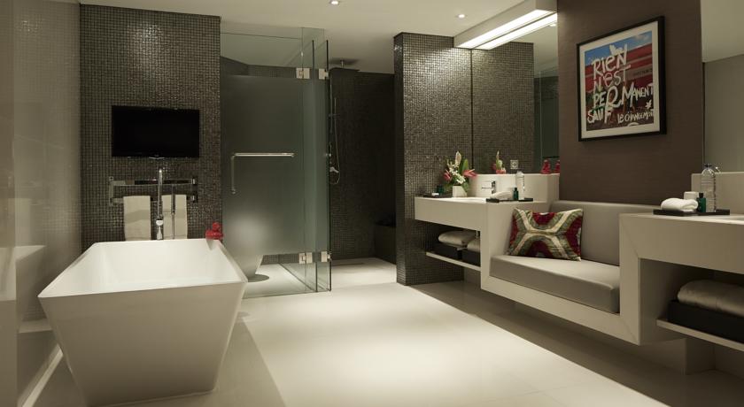 Double Six-Suite Room-Bathroom