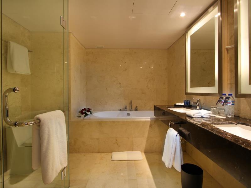 H SOUVERIGN PREMIER BATHROOM
