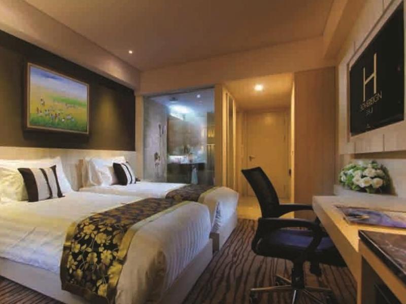 H SOUVERIGN PREMIER ROOM