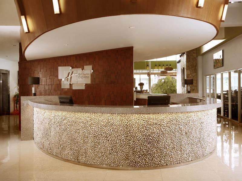 HOLIDAY INN EXPRESS RAYA KUTA Lobby (2)