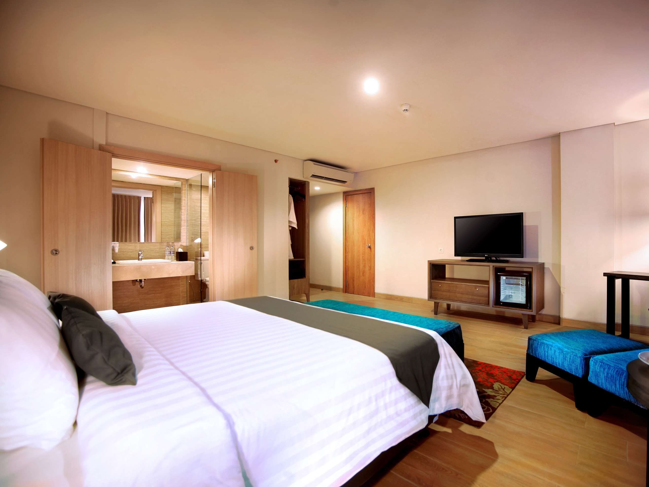 Harper Kuta Deluxe Room