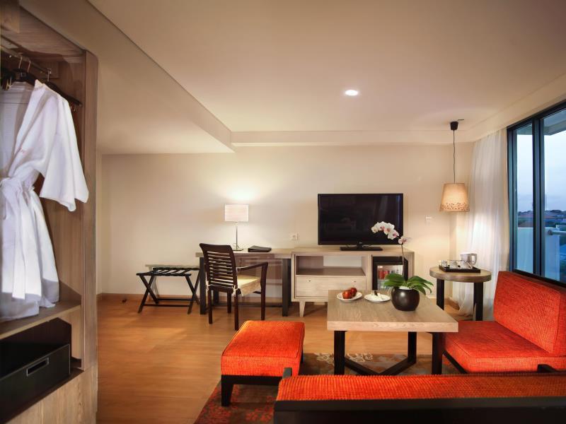 Harper Kuta Suite Room