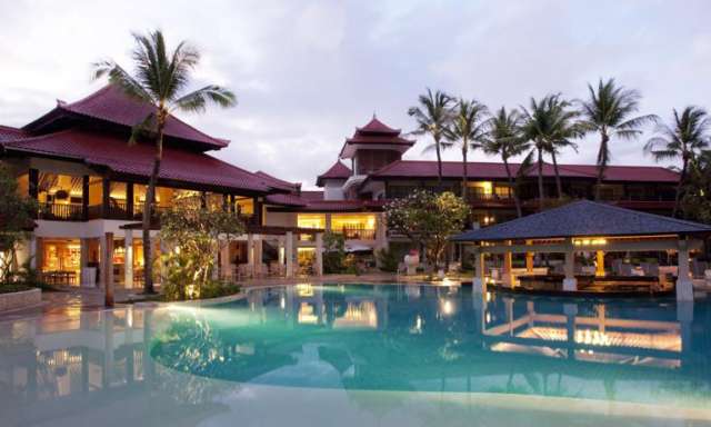 Holiday-Inn-Baruna-Bali-Pool-3