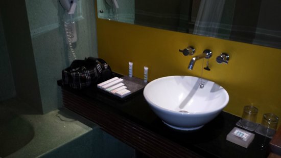 Mercure Kuta Bathroom (4)