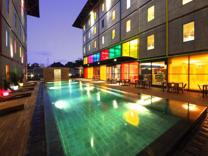 Pop Hotel Kuta Beach Pool (1)