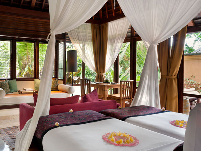 komaneka-tanggayuda-courtyard-pool-illa