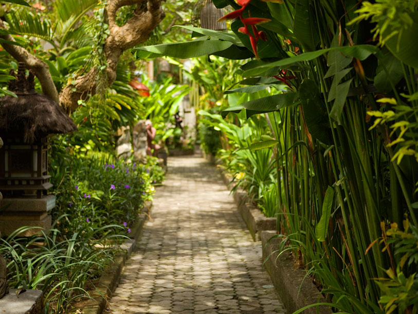 ramayana-hotel-kuta-bali-pathway