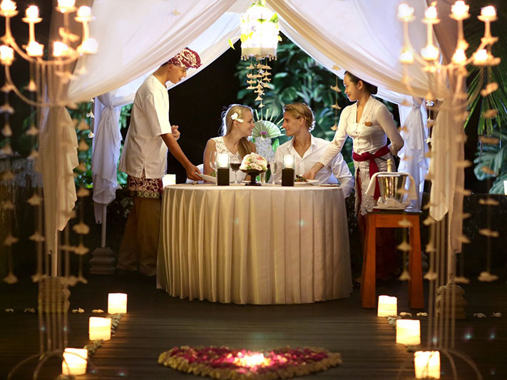 romantic dinner maya ubud