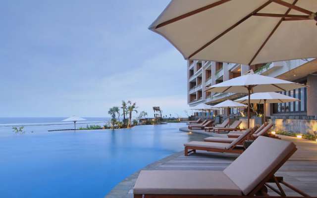 ulu-segara-luxury-suites-gallery-pool1