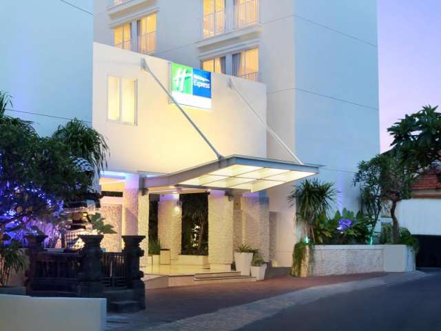 Holiday Inn Bali Kuta Square Exterior (5)