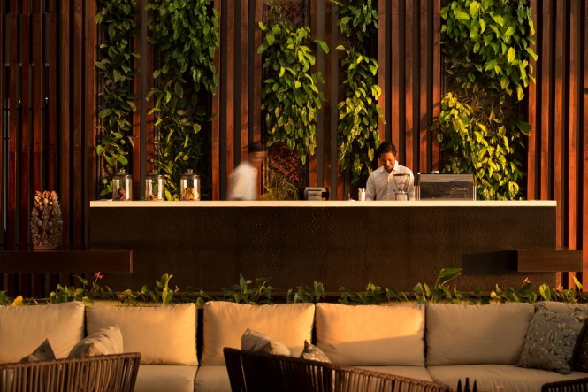 Alila-Seminyak-Coffee-Bar-665x443 lobby