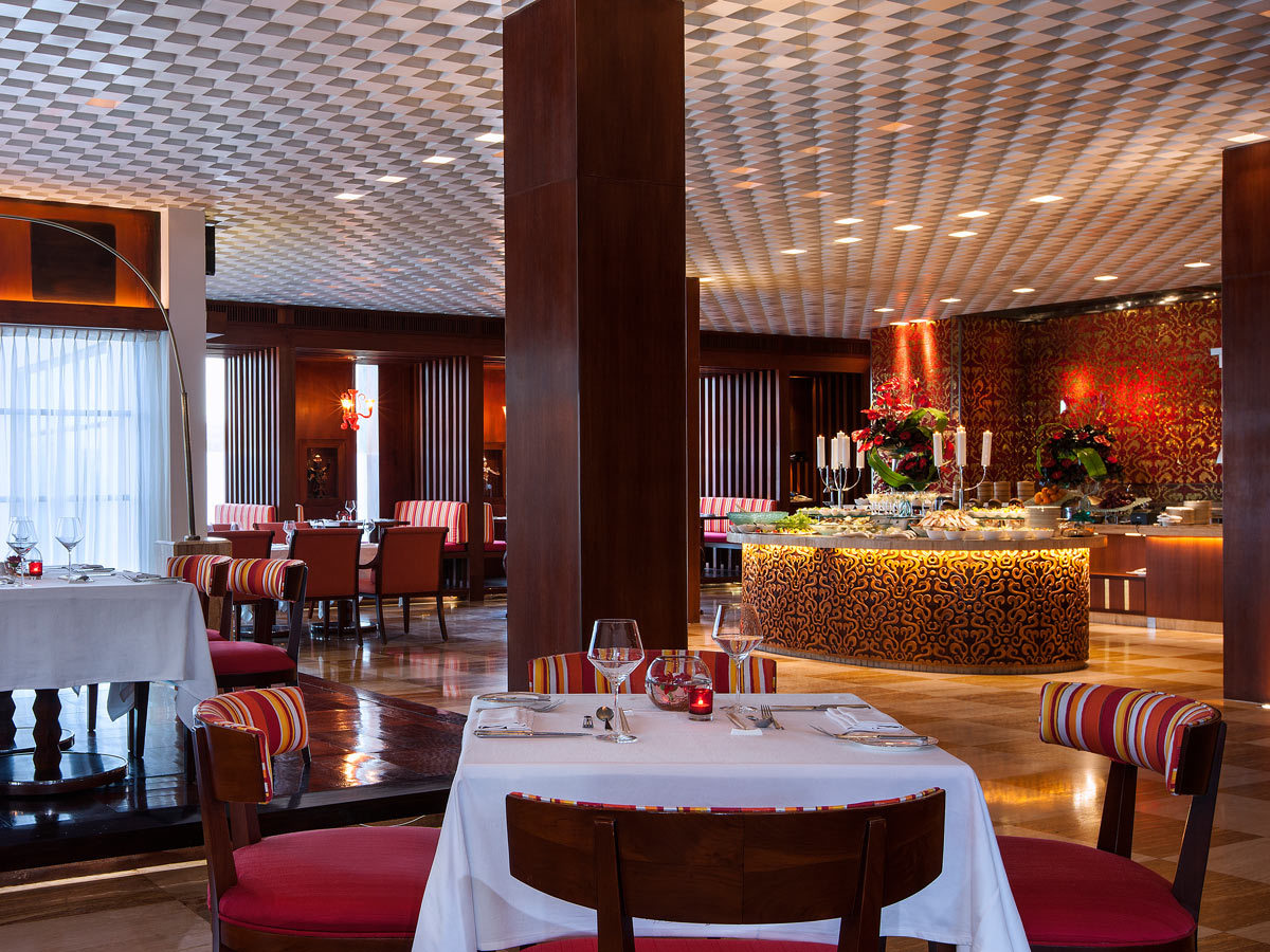 Saint Regis-boneka_restaurant