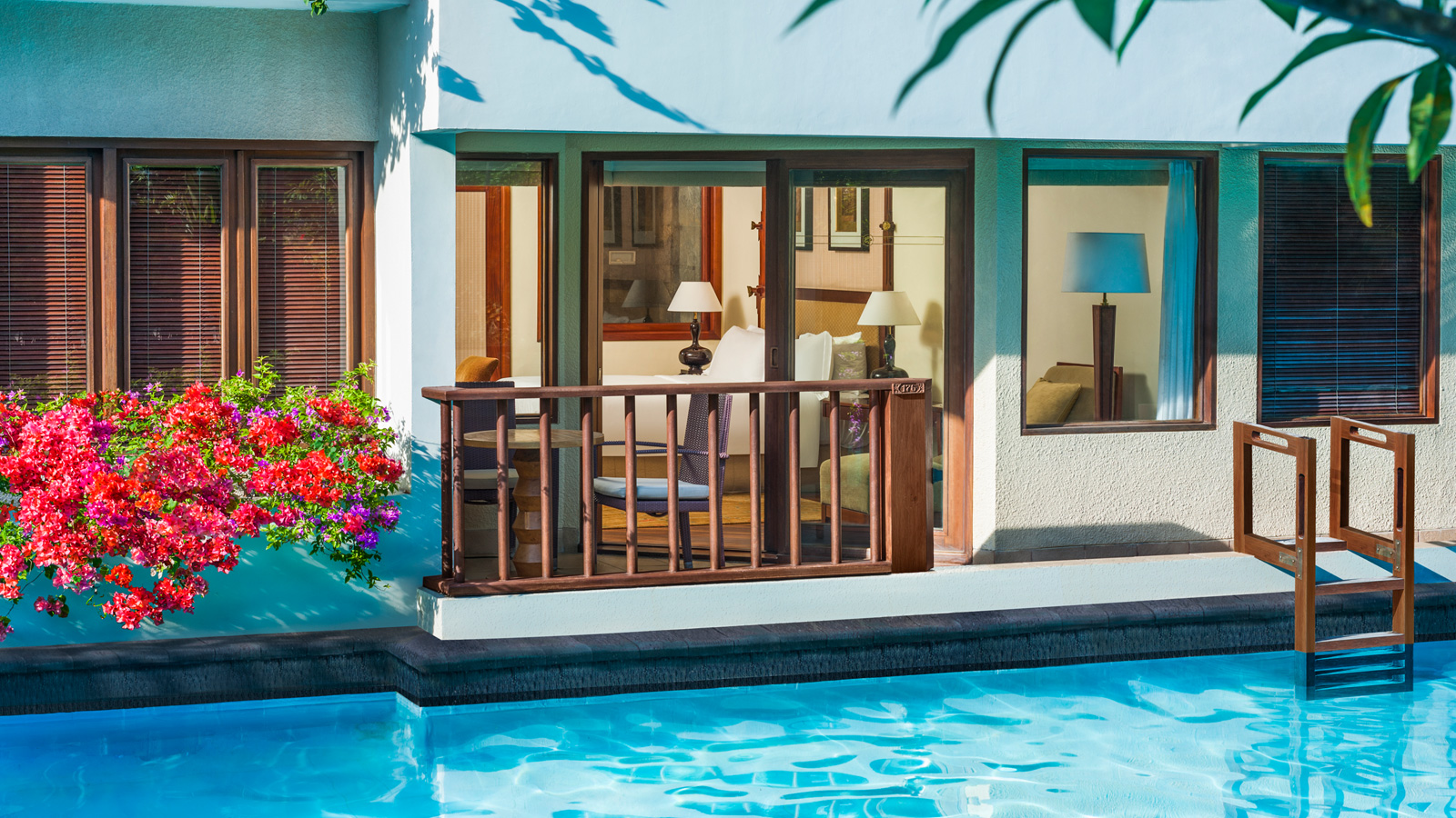 deluxe-lagoon-access-exterior