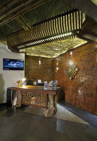 Bracha-Front-Desk