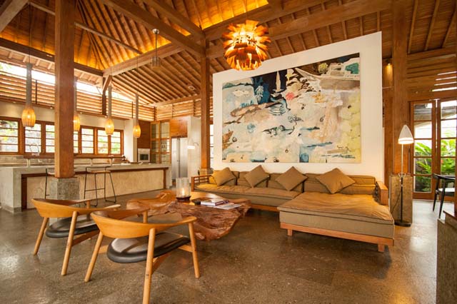 airy-living-room-in-ubud