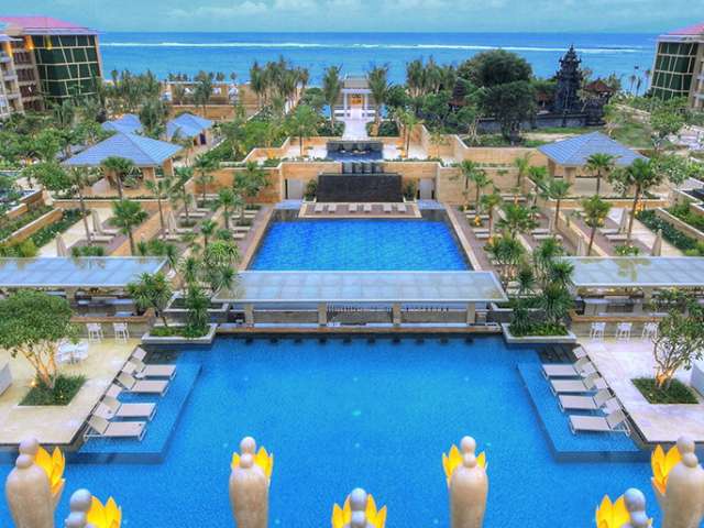 MRB-Courtyard-Pool