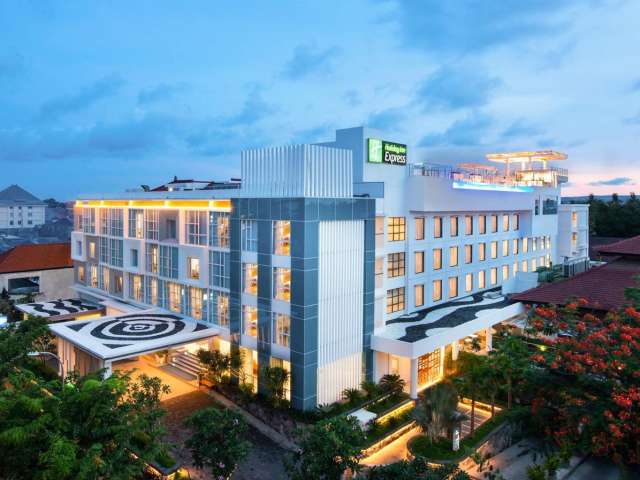 Holiday_Inn_Baruna_1