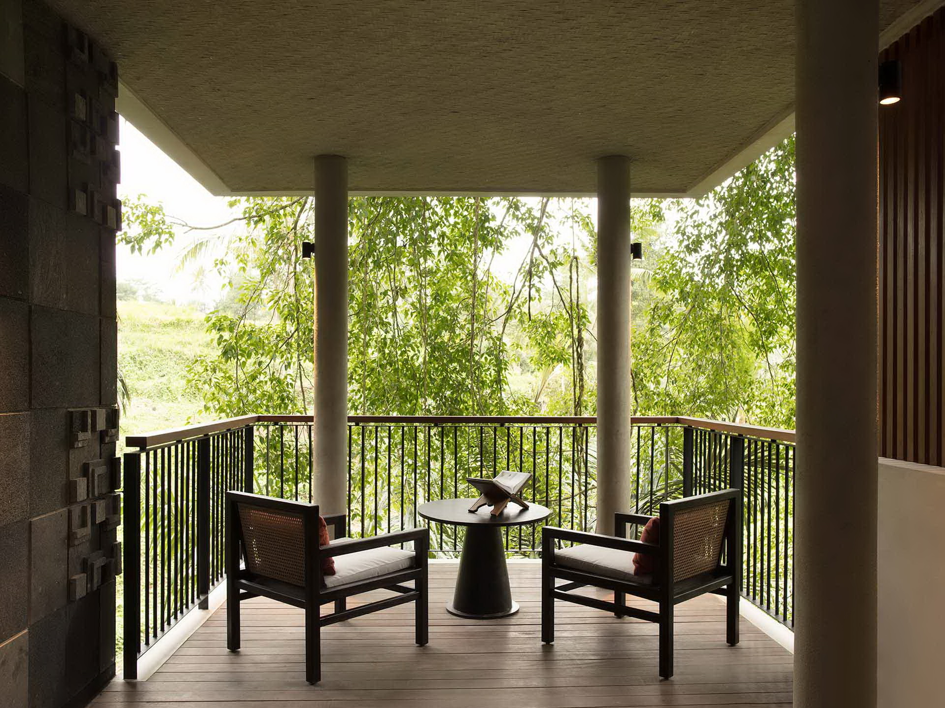 Bali_Alila_Ubud_TwoBedroom_Terrace_Tree_5