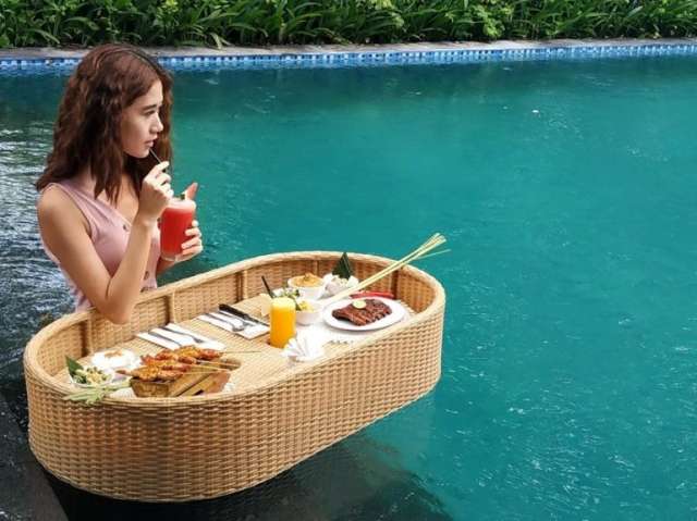 Floating_Pool_Breakfast_Lunch_at_Beachview_Restaurant_1