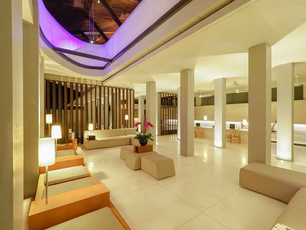 the_bale_lobby_seating_area
