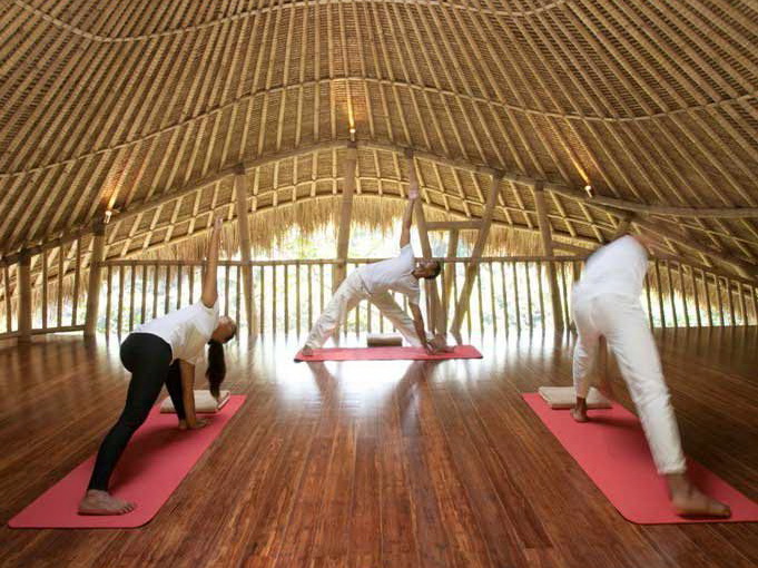 tejaprana-resort-and-spa-yoga-3-681x1024