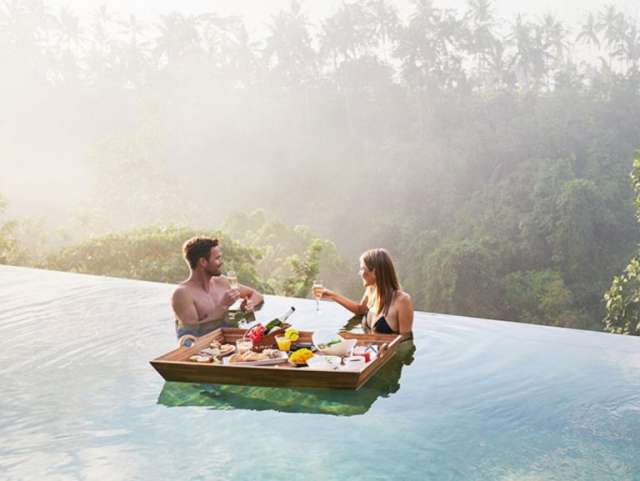 Bali Kamandalu Floating Breakfast 7