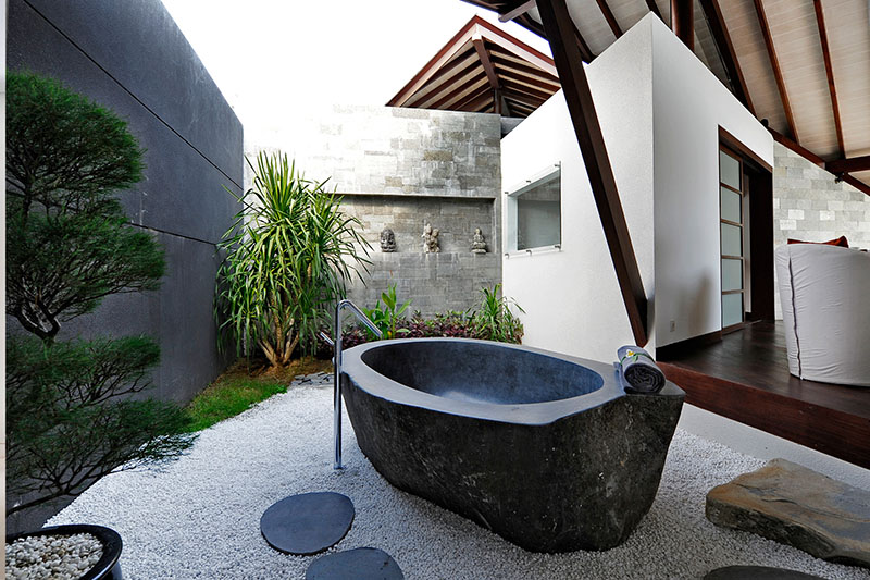 The-Layar-1-bedroom-Outside-bath-1