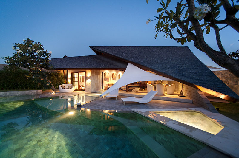 The-Layar-3-bedroom-Pool-reflections-1