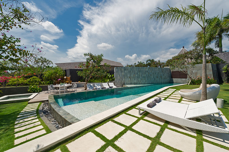The-Layar-4-bedroom-Pool-deck-1