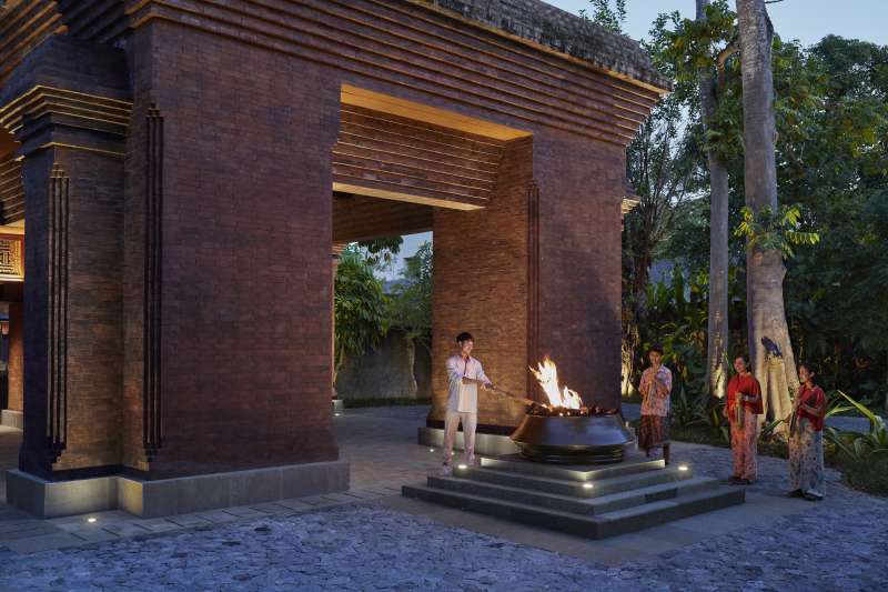 Andaz-Bali-Bonfire-Lighting-Ritual