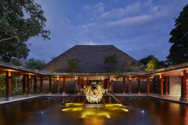 Andaz-Bali-Entering-the-Lobby