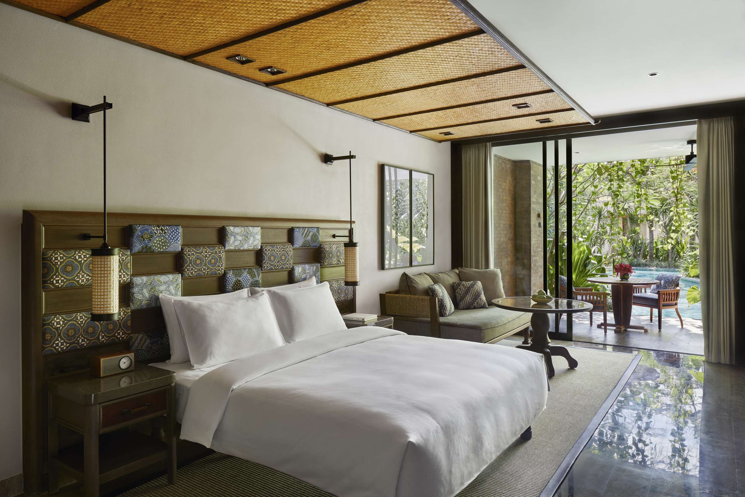 Andaz-Bali-Morning-Sunrays-at-Deluxe-Lagoon-Room