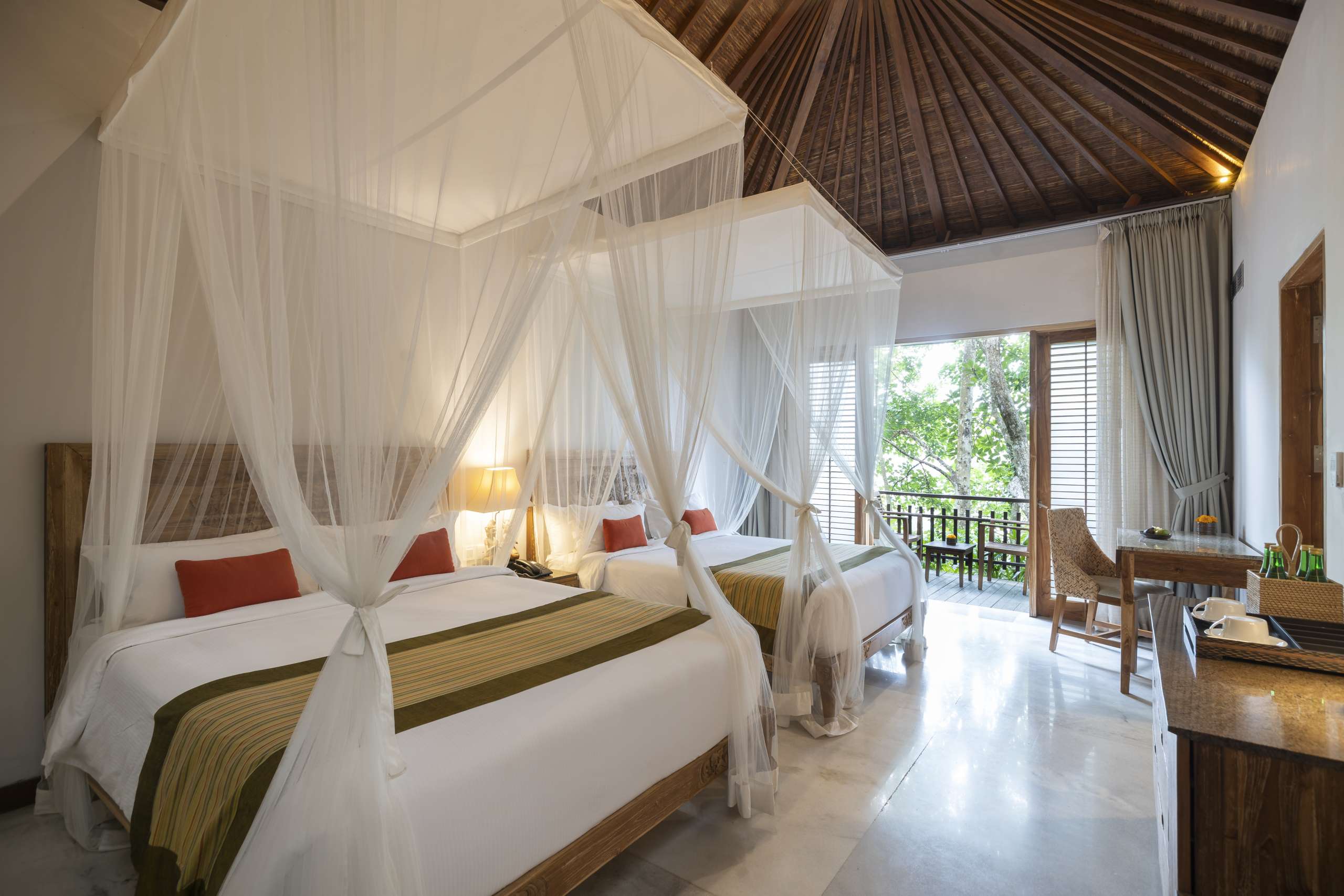 Grand deluxe room tengah dalam, kiri dan depan