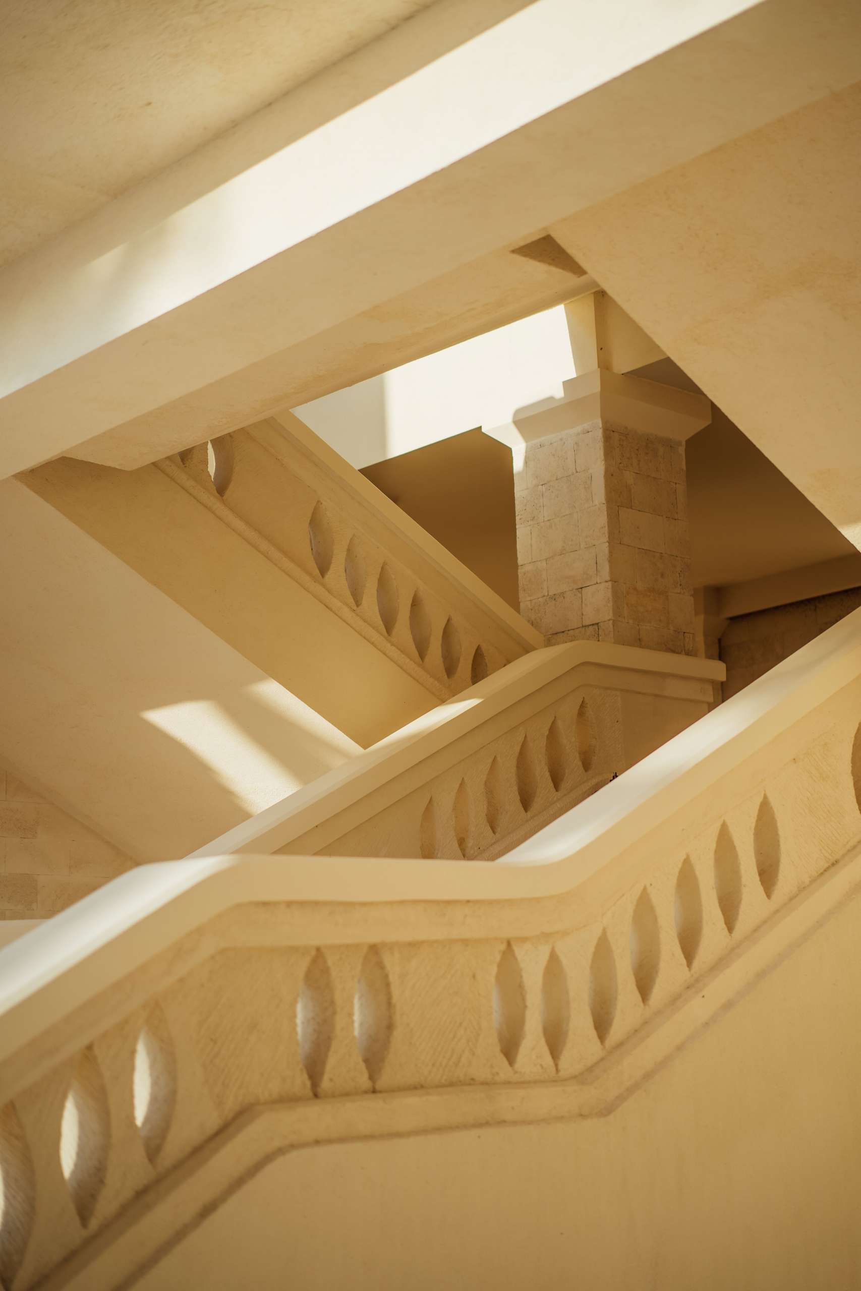 Jumeirah-Bali-Grand-Staircase