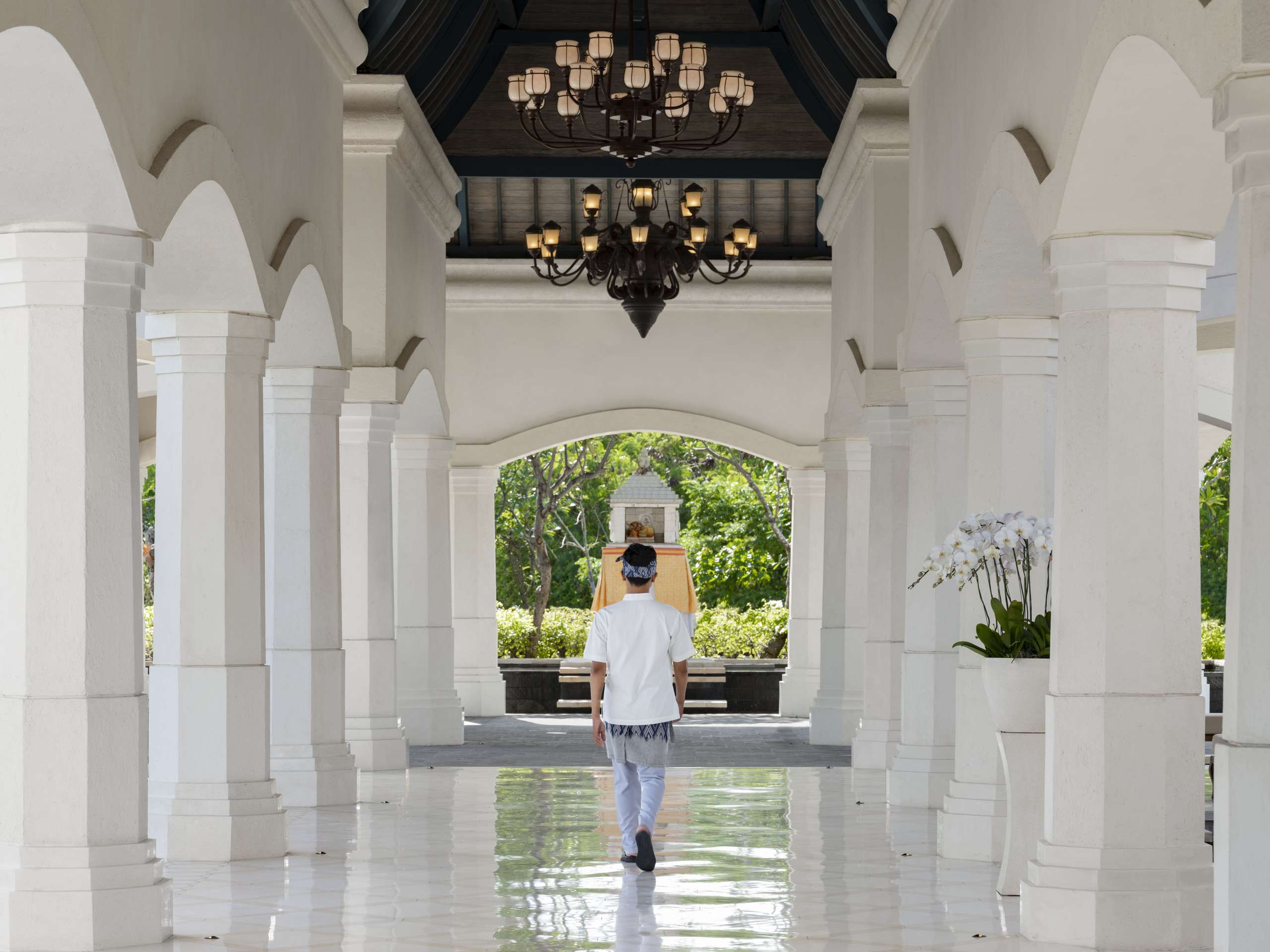 Jumeirah-Bali-Outdoor-Archways
