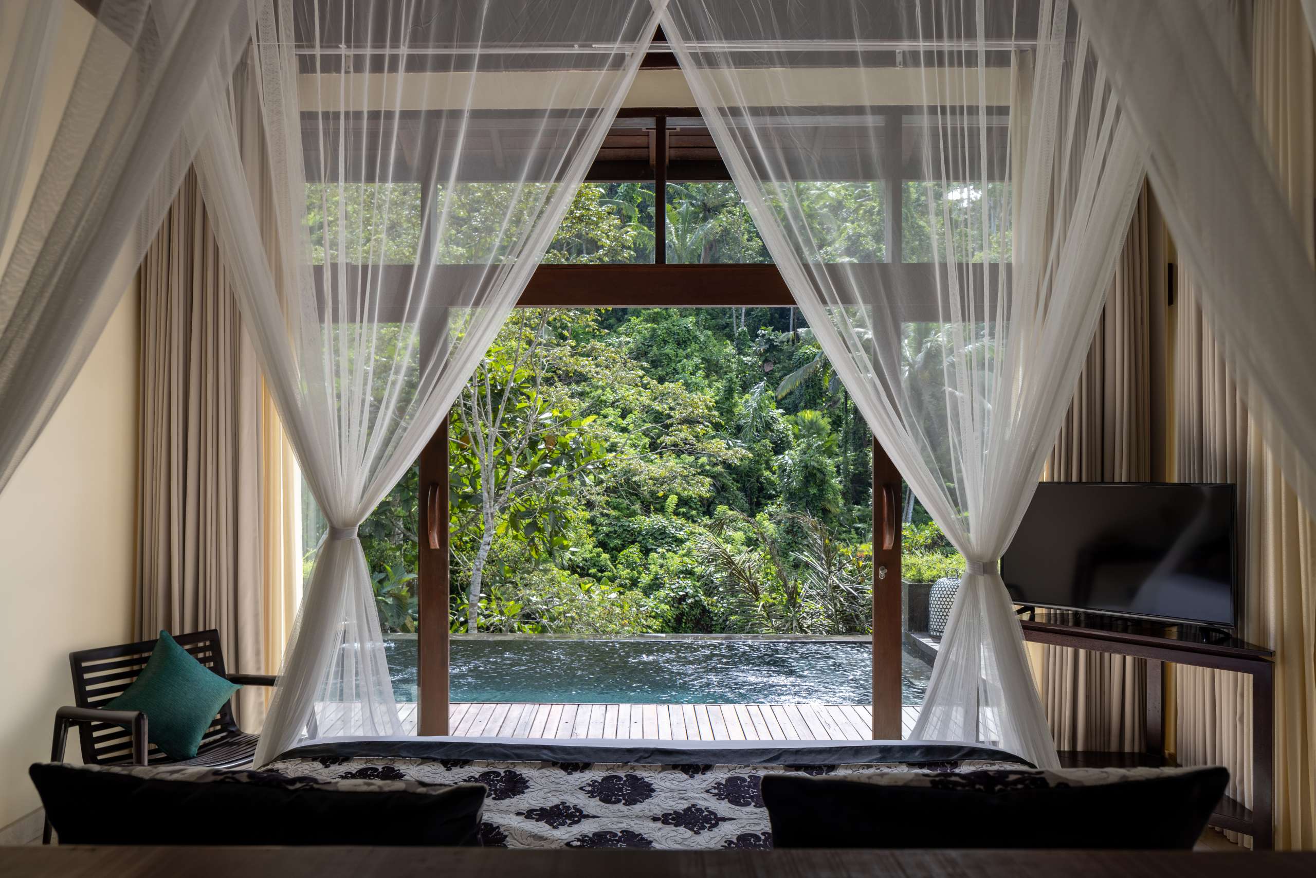 Dining Area Jungle View Pool Villa (2)