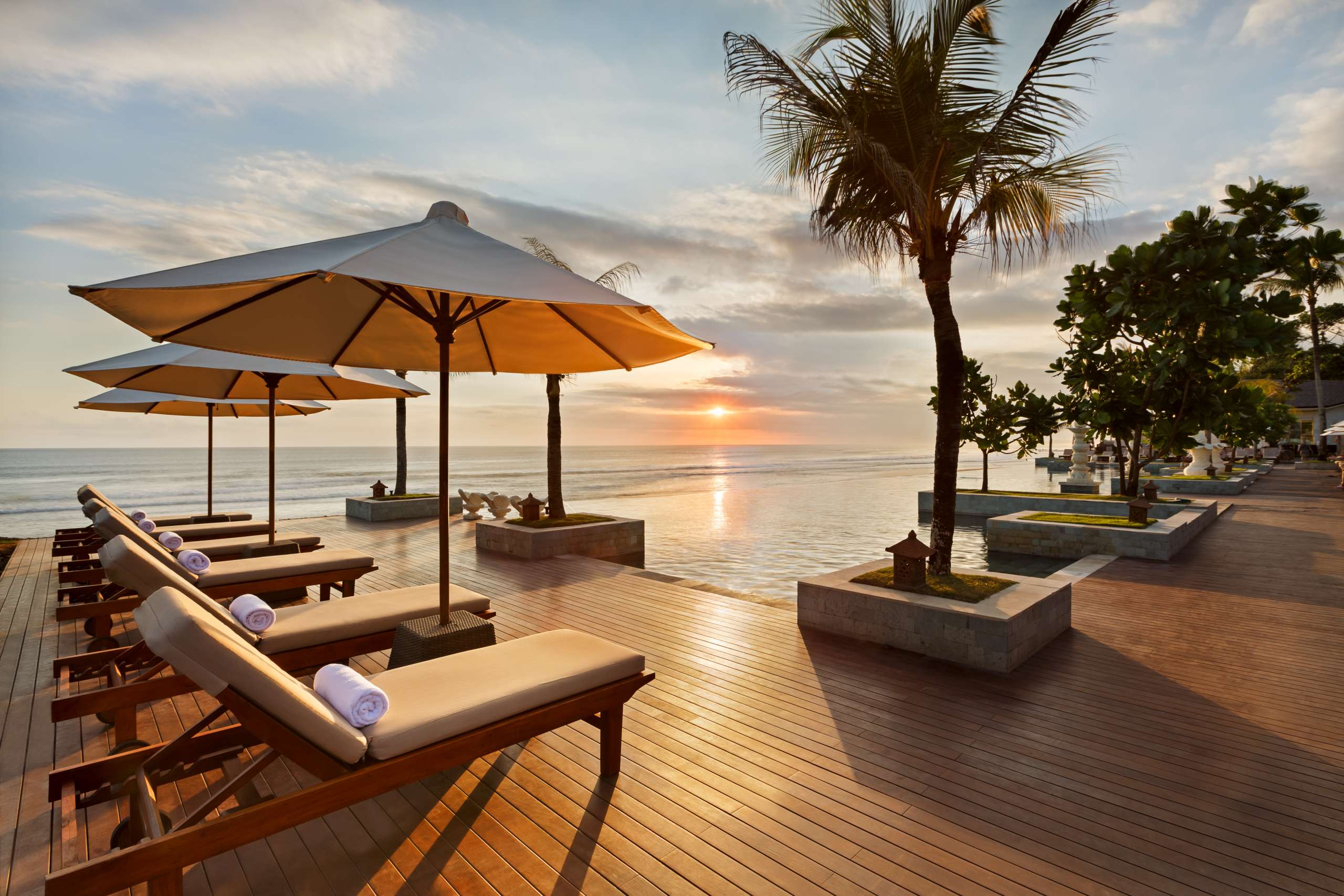 1 - Infinity Pool - golden sunset