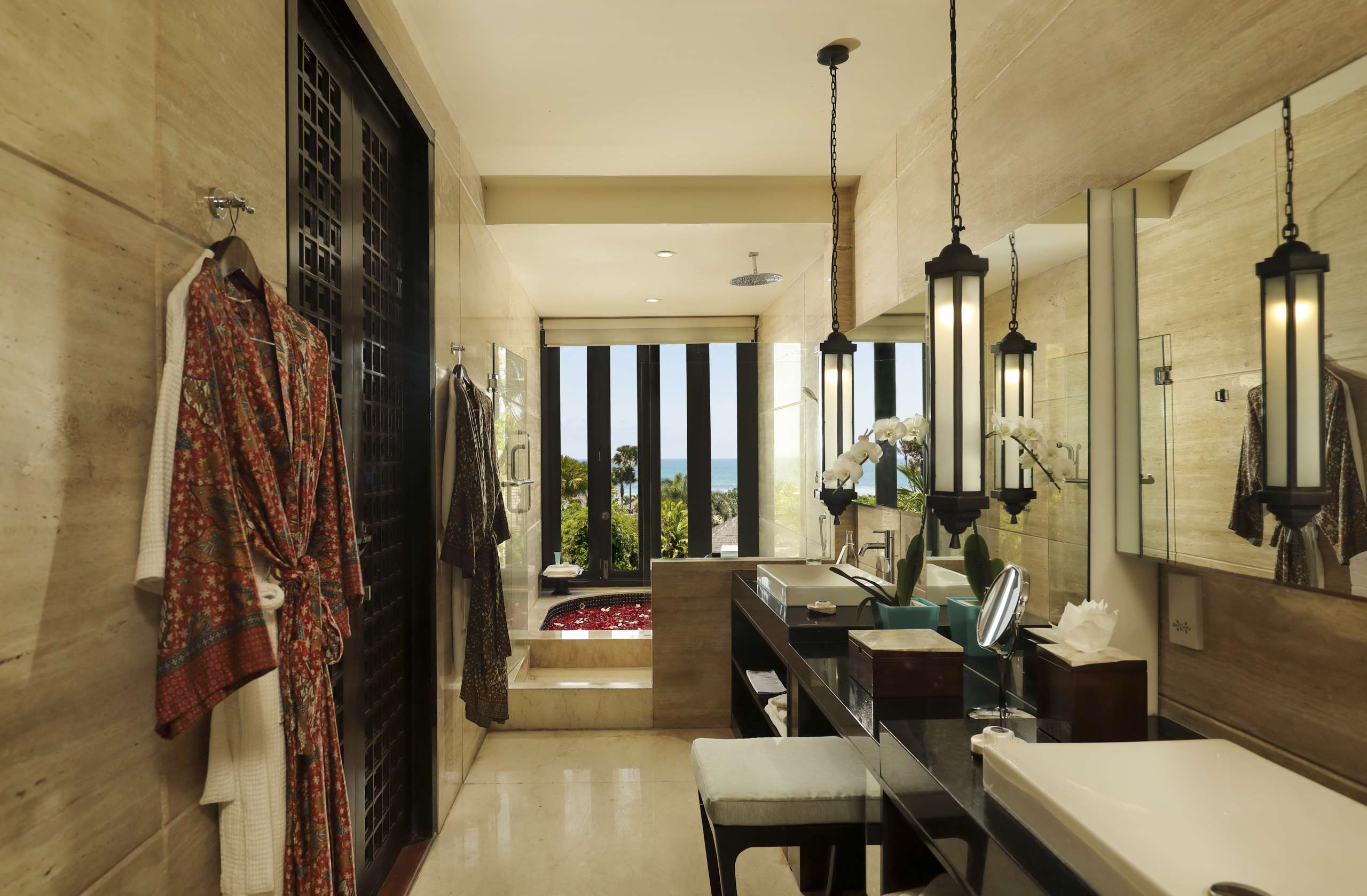 2-Ocean View Suite Bathroom