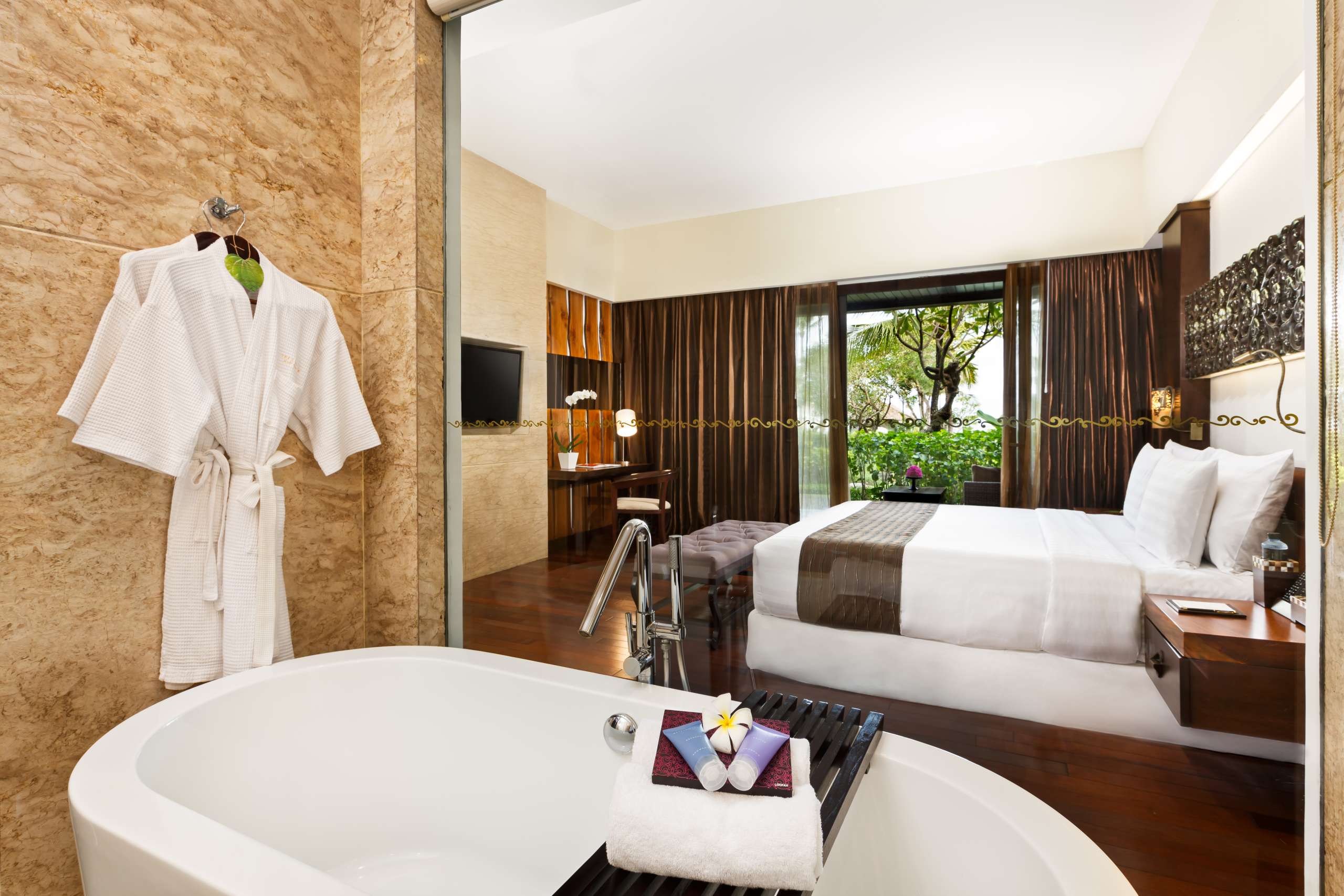 3-Beach Wing Room - Bathroom