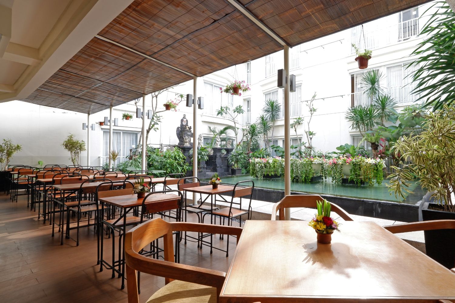 YOUO-Restaurant-Outside-1