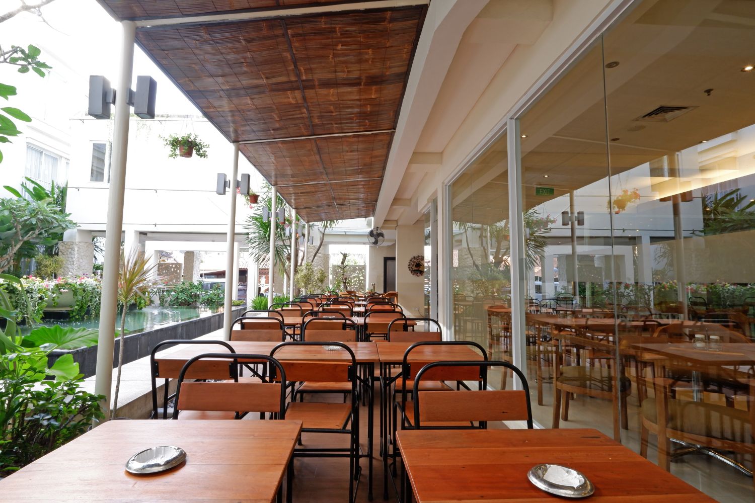 YOUO-Restaurant-Outside-2