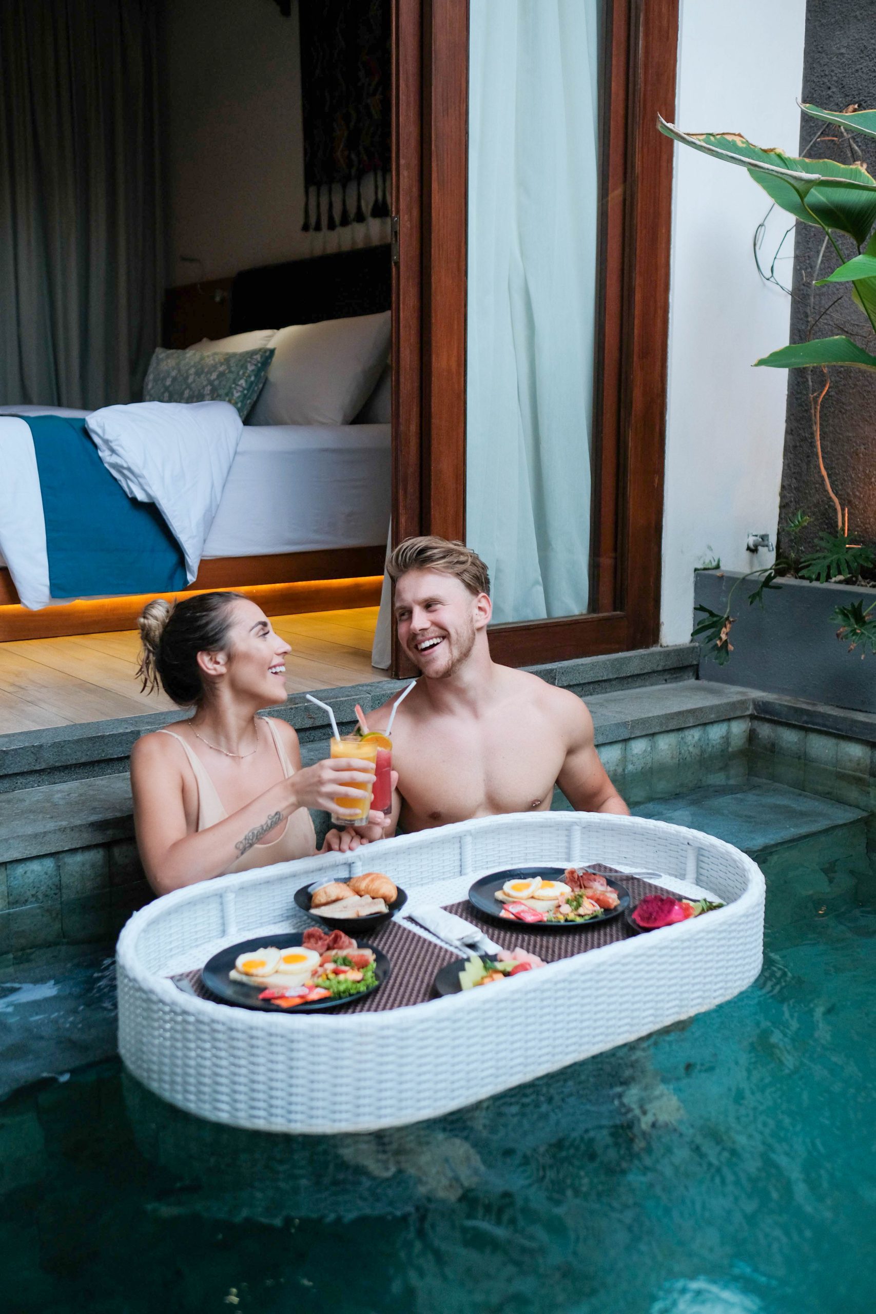s18-floating-breakfast1