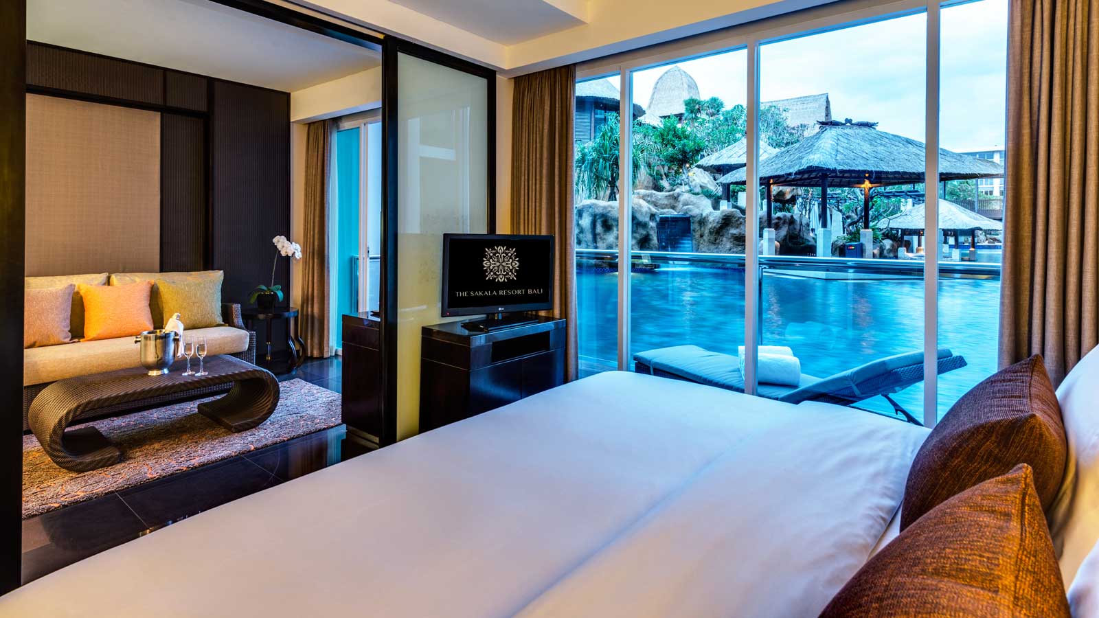 sakala-DELUXE-POOL-ACCESS-SUITE-BEDROOM-1