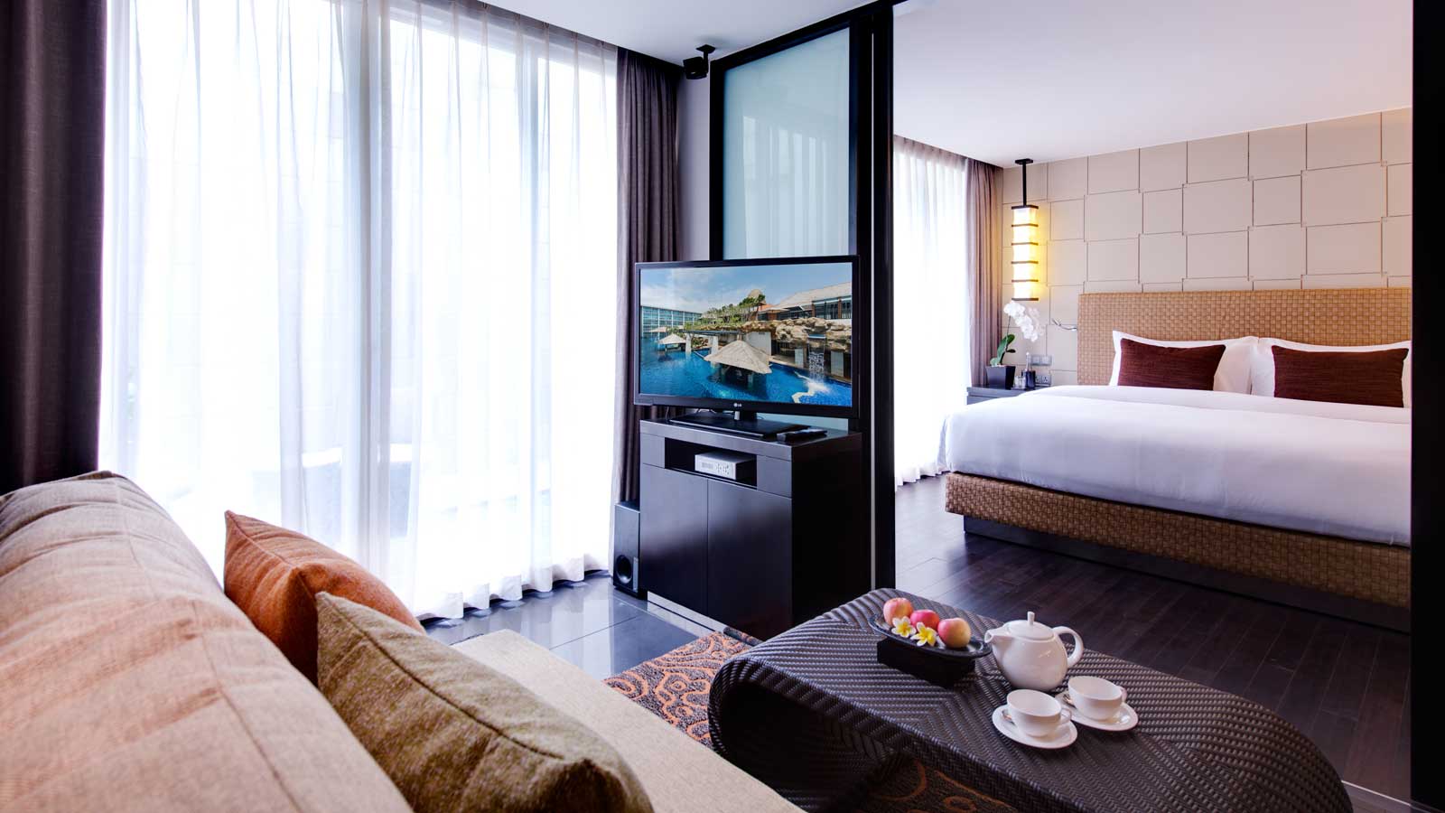 sakala-DELUXE-POOL-VIEW-SUITE-BEDROOM