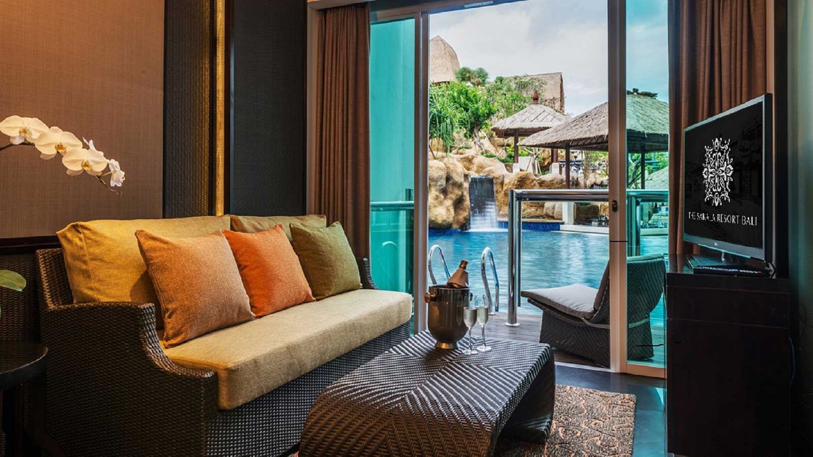 sakala-Deluxe-Pool-Access-Suite
