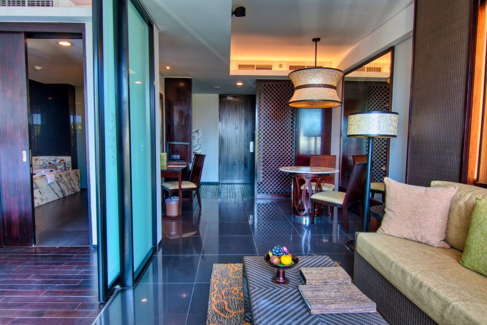 sakala-Deluxe-Suite-from-inside