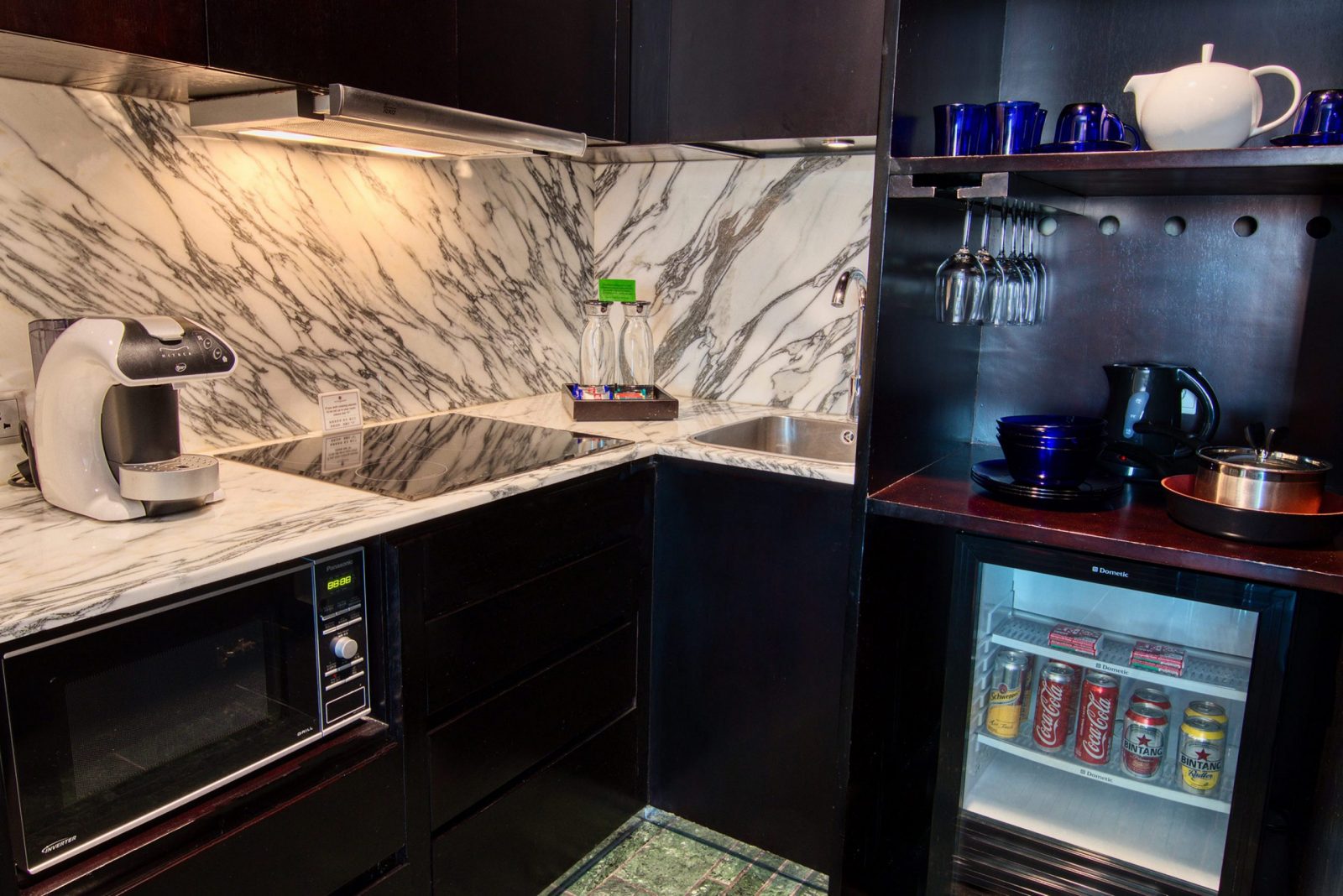 sakala-Kitchenette-Deluxe-Suites
